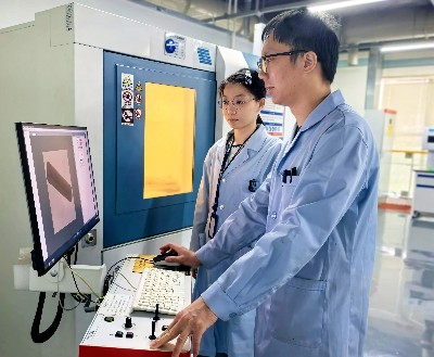 广东省国资委推动电子专用材料研发 助力新兴产业高质量发展